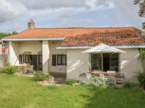 Hotels in Aigrefeuille-Sur-Maine